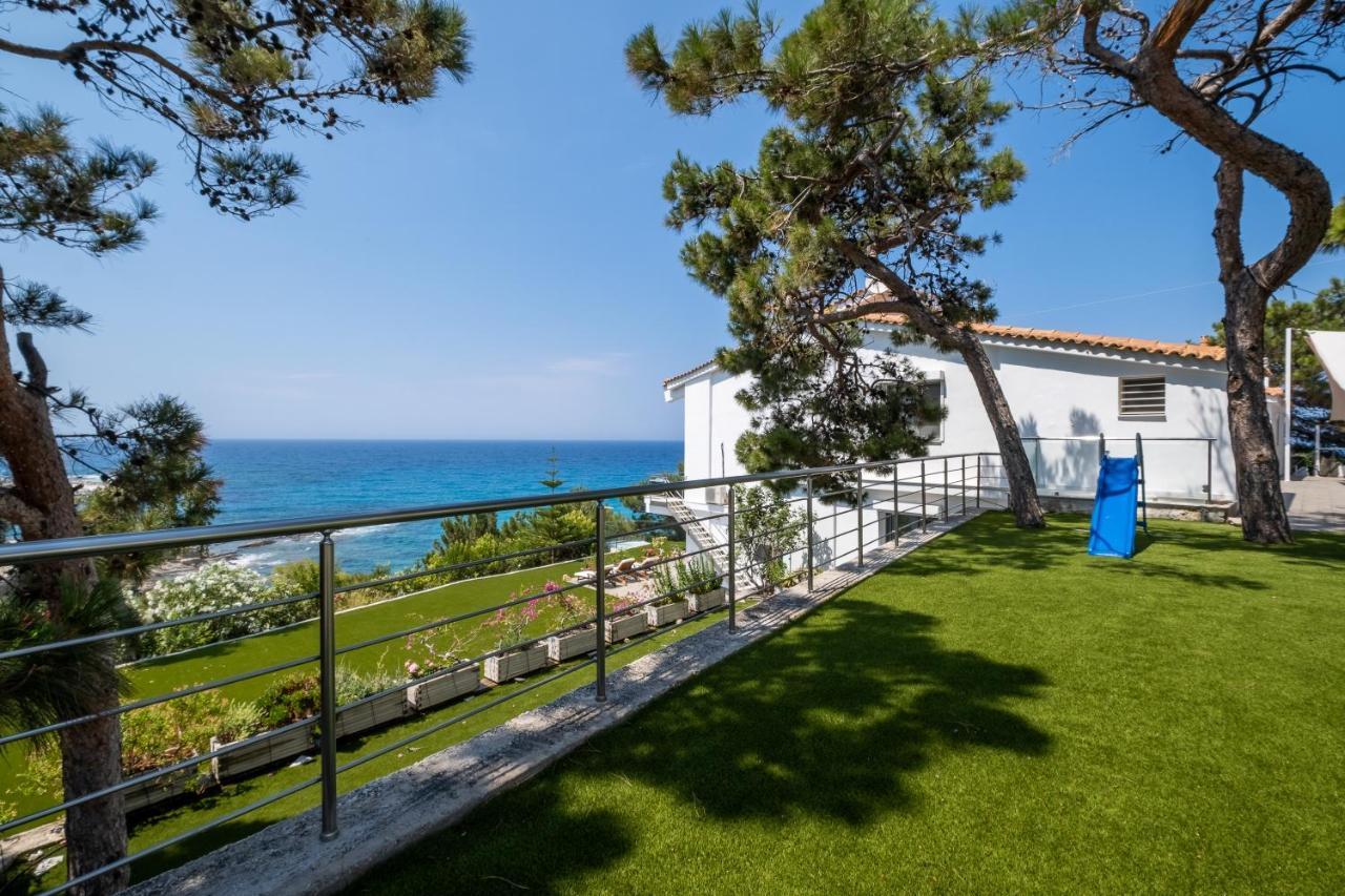 Icarus Luxury Beachfront Villa Gialiskari  Bagian luar foto