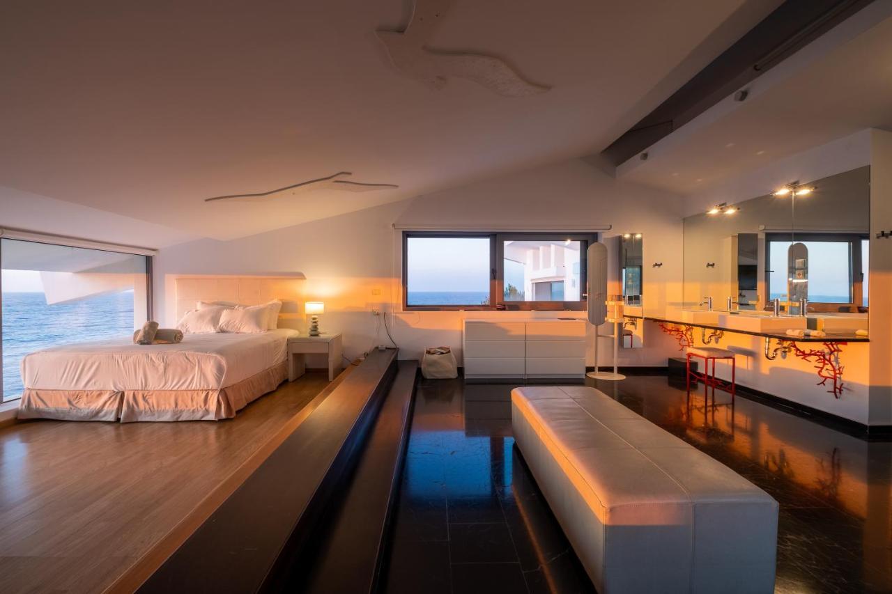 Icarus Luxury Beachfront Villa Gialiskari  Bagian luar foto